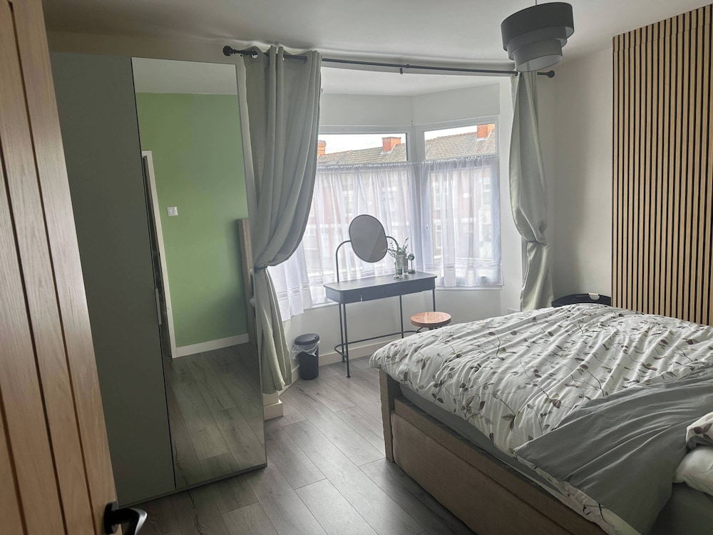 Green Lane 1-bed Apartment - Sleeps 4 & Pets Ok