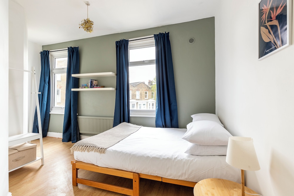 A Tranquil One-bedroom Flat Near Brockwell Park