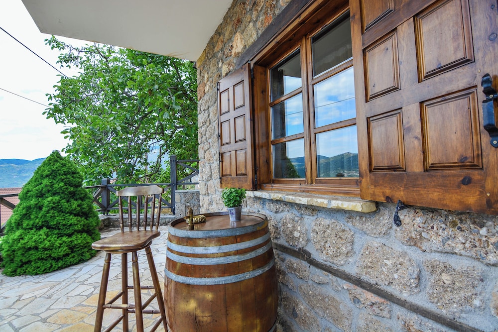 Petrino Lodge