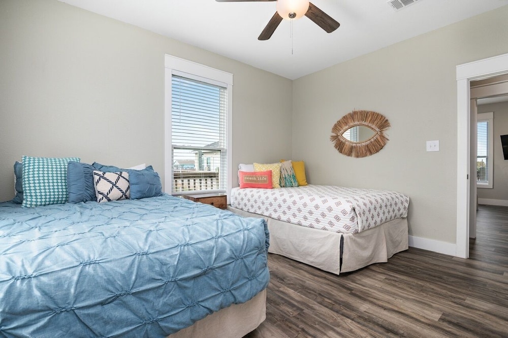 Gulf Shores Retreat 3 Bedroom Home by RedAwning view 5