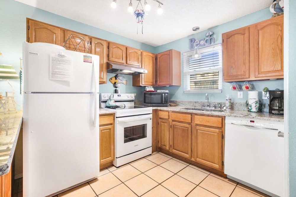 Sunrise Village 215- 2BR 1BA Gulf Front Sleep 6