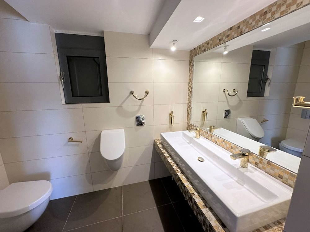 Glyfada 4BDR Penthouse Gia