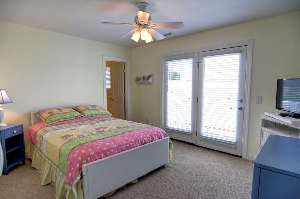 Mclaurin Manna At Holden Beach 4 Bedroom Home by RedAwning