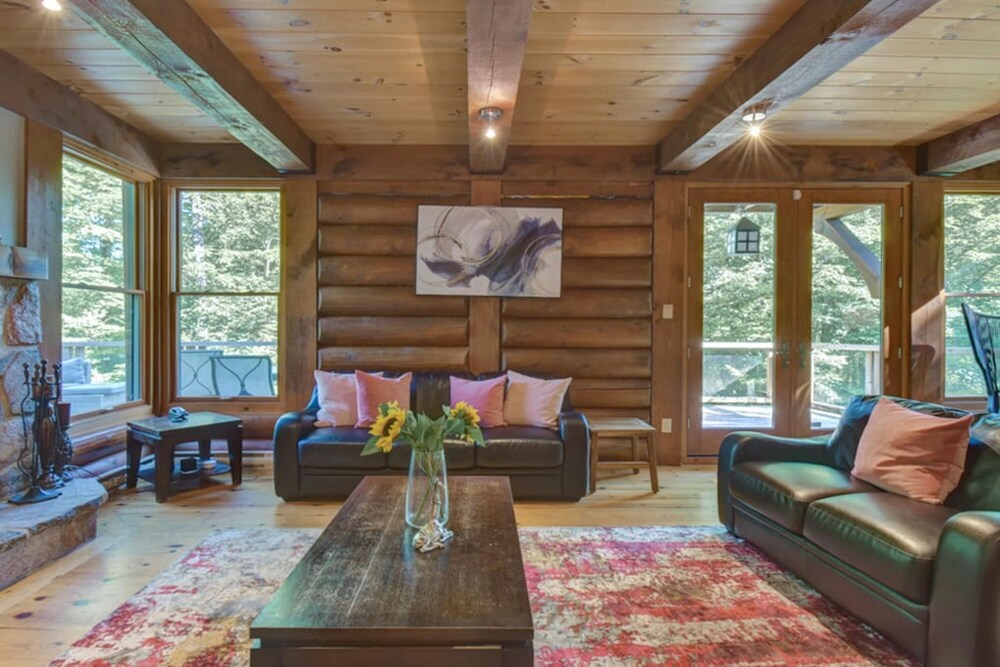 Spacious log Cottage Resort Access Citq 242255