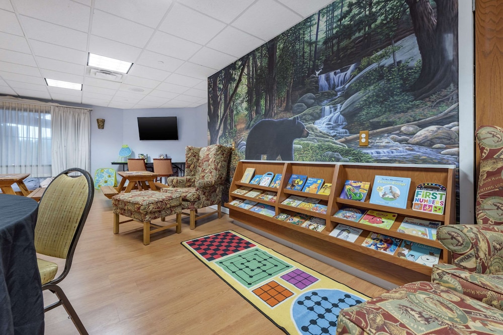 Three Bears Waterpark Resort Near Tomah, Ascend Collection Hotel