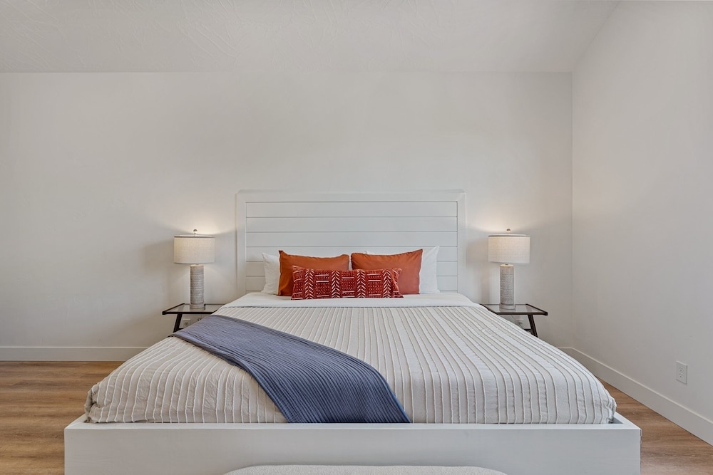 Desert Jewel With Private Gym And Pool 4 Bedroom Townhouse