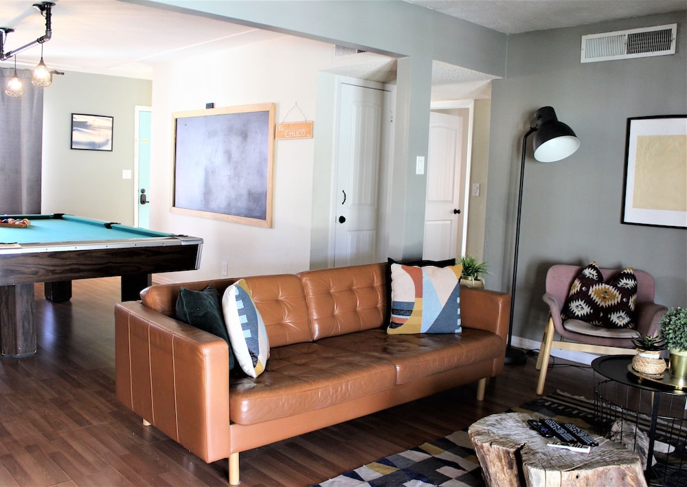 El Chuco Home W/ Pool, Pool Table,15 min Downtown