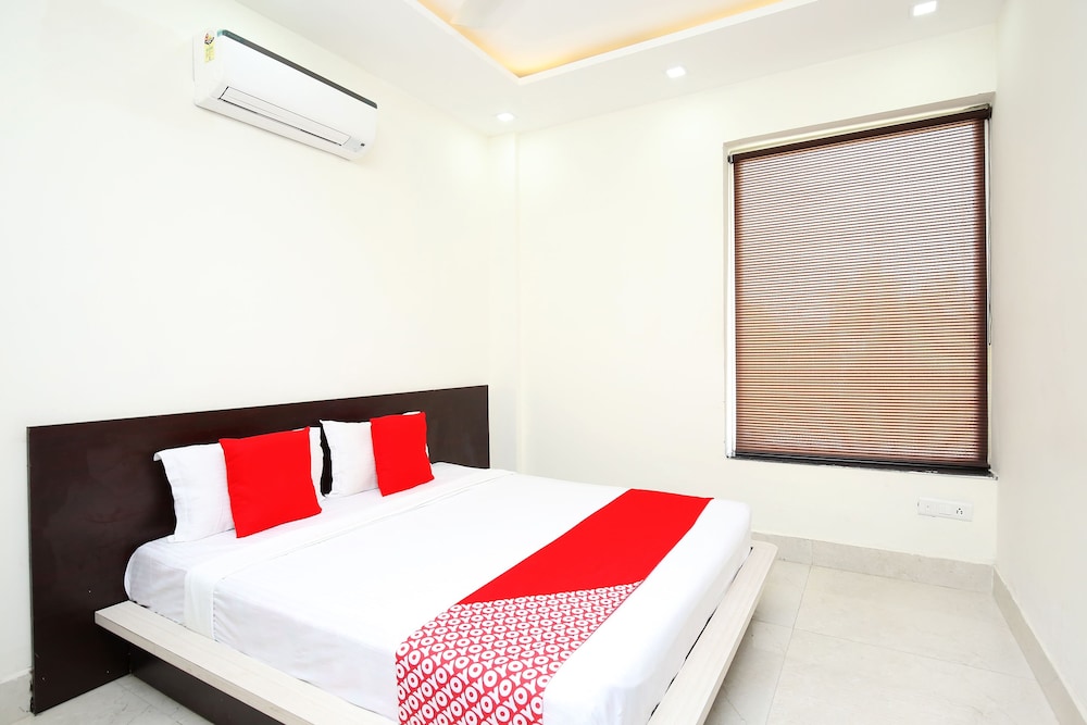 OYO 40417 Hotel Grand Taj