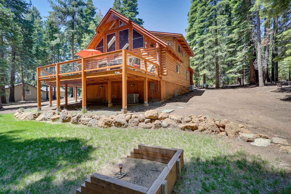 Lake Almanor Cabin w/ Deck & Beach Access view 5