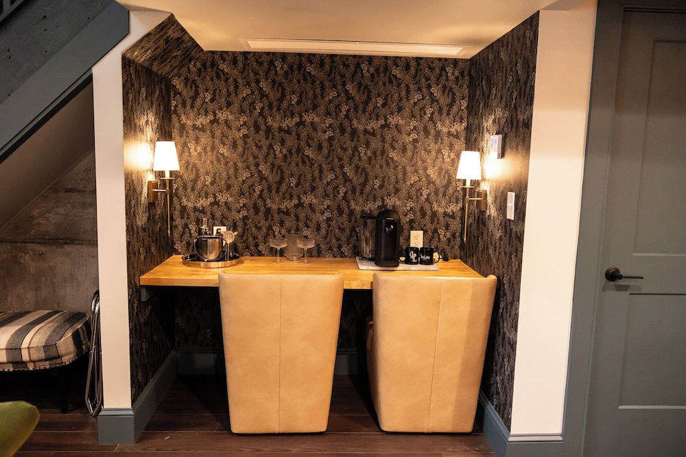 The Gas Lamp Hotel - 3BR Suite -Edison