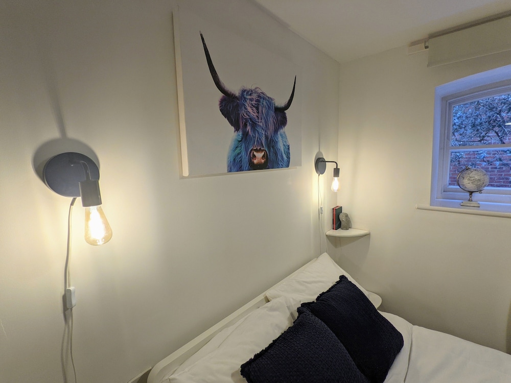 Cosy Riverside Apartment - Woodsmill Quay Free Parking view 2