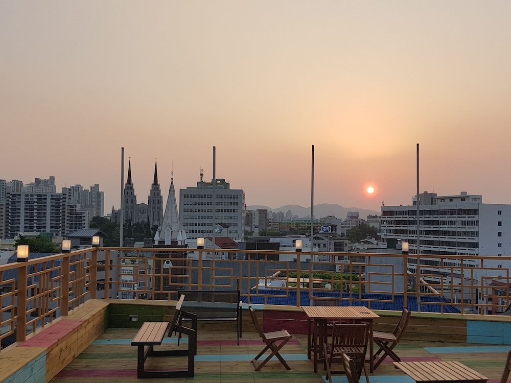 Midtown Hostel