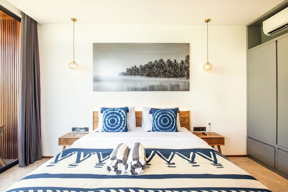 Seaside Escape: 4BR Villa, 190m to Canggu Beach