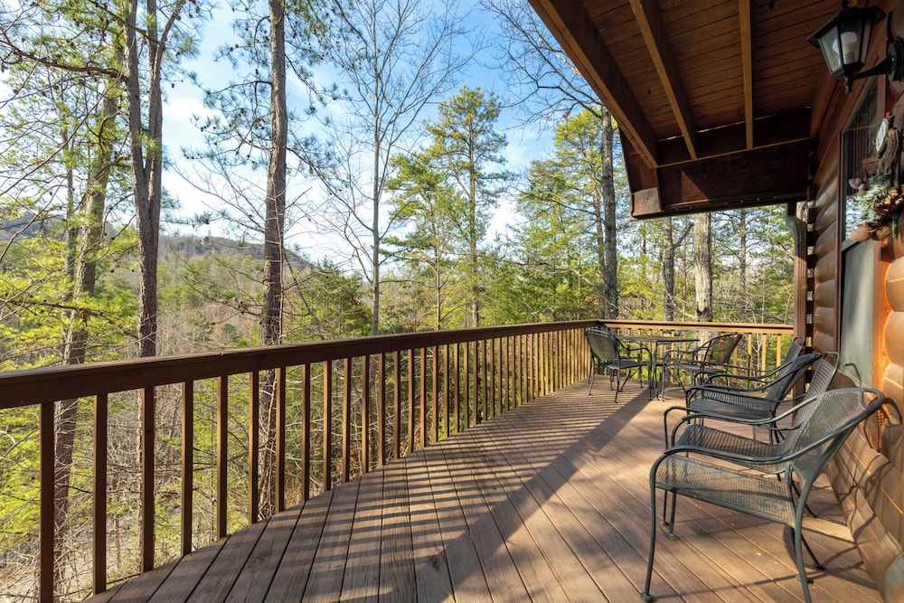 Bear Hideaway Cozy 3BR Cabin