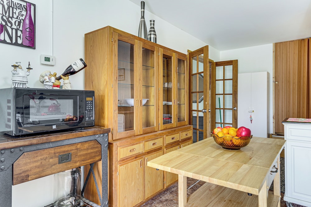 9 Acres, Pick Your Own Apples: Cabin in Arlington!
