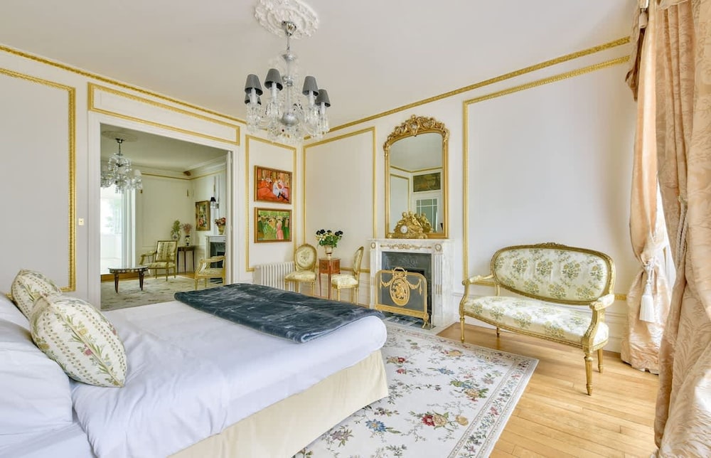 Noble Luxury Residence in the Heart of Paris