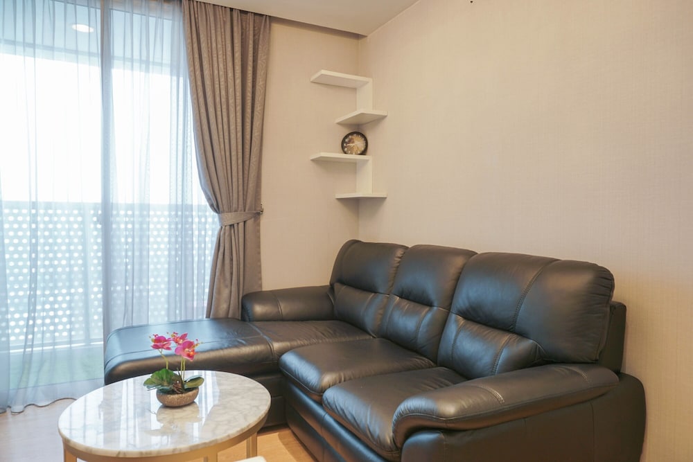 Brand New and Luxury 1BR at West Vista Apartment view 3