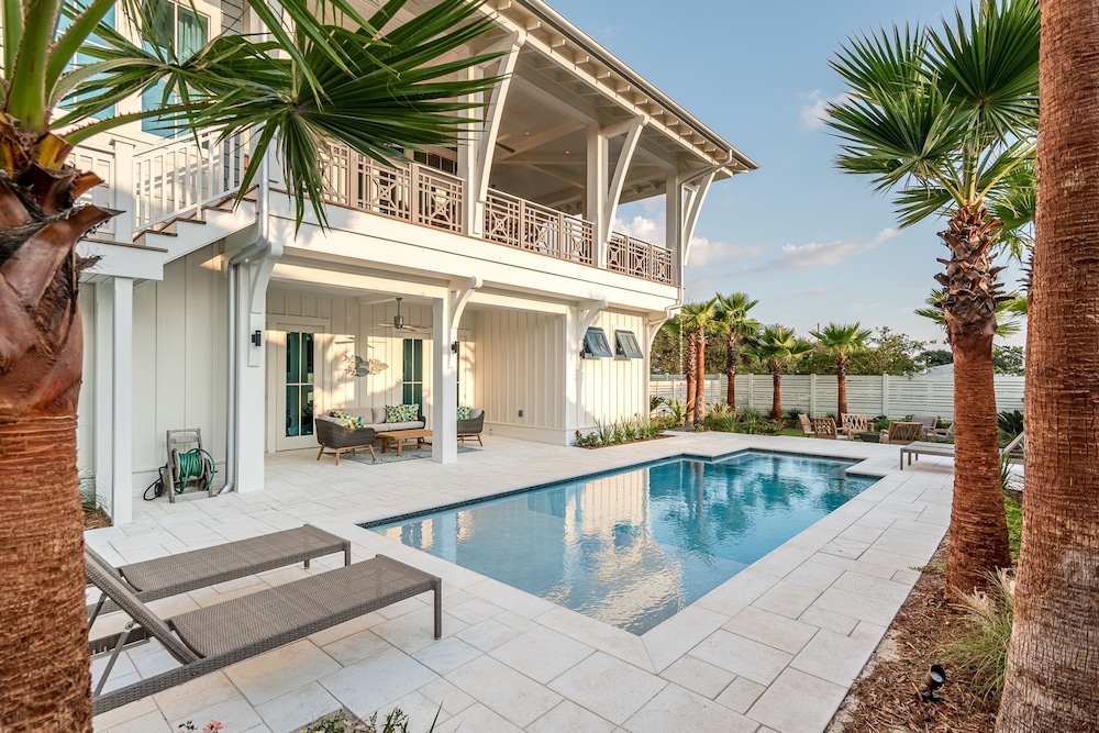 Rooftop Deck Gulf View Pool Firepit Walk to Beach Rosemary Beach