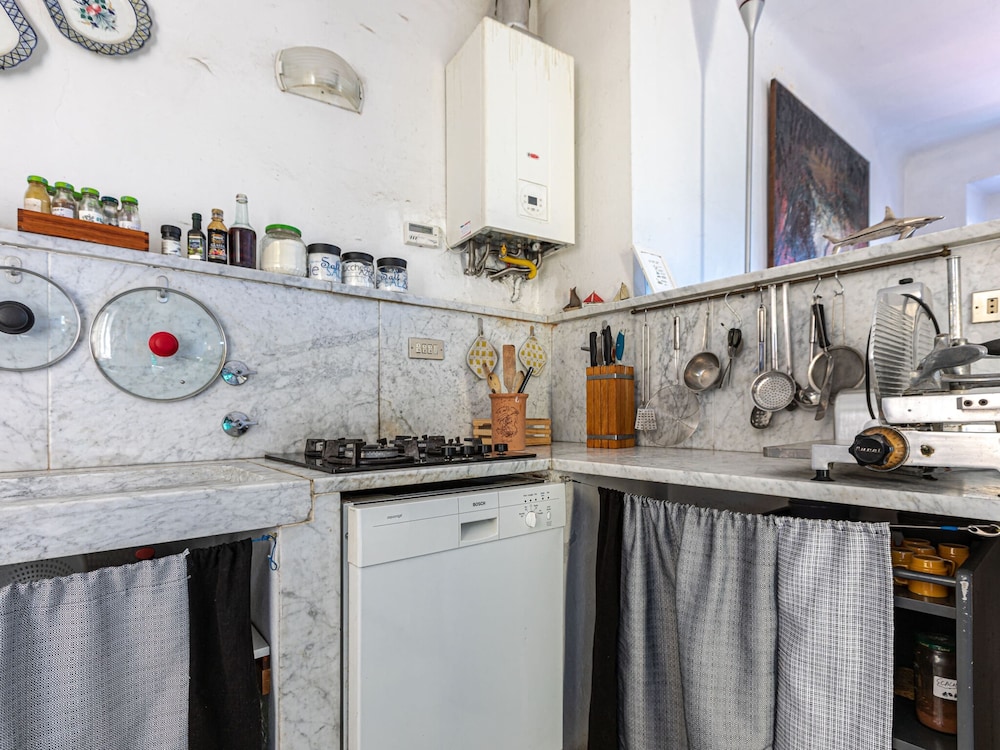 Luxurious Home Near the sea in Lerici view 4