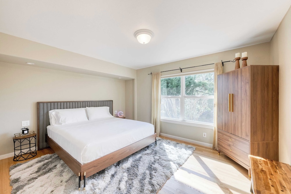 Pool + Hot Tub + Firepit + Game Room Minutes From Sebastopol & Russian River Baker Lane Retreat