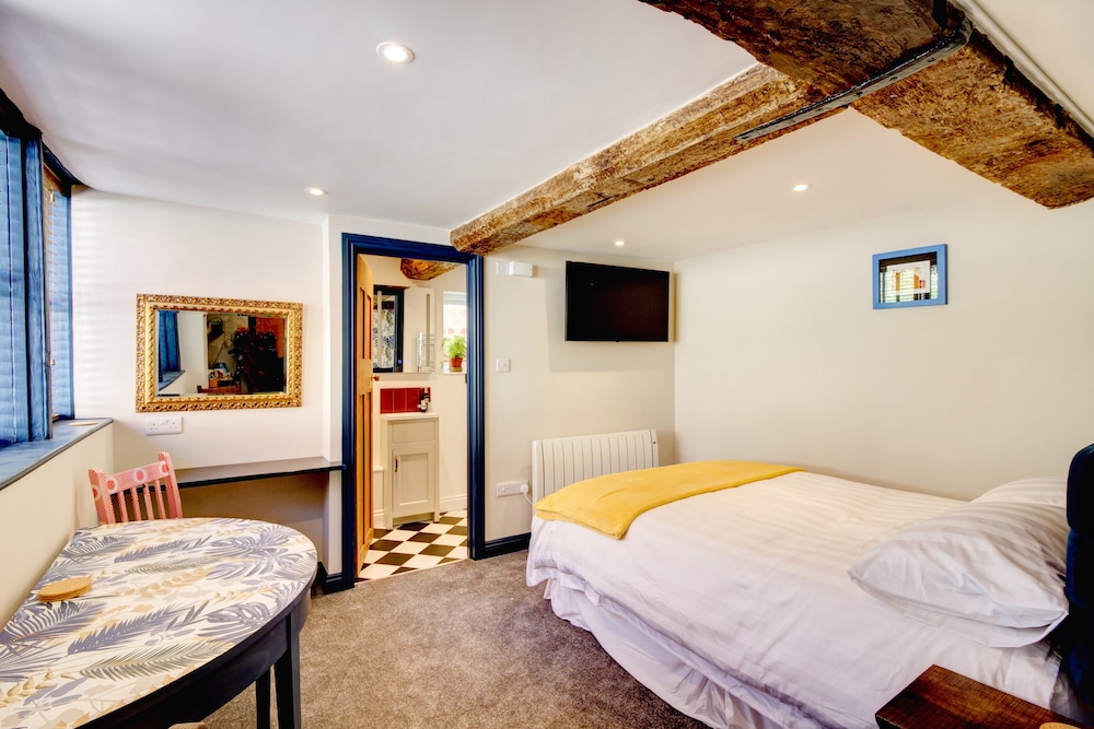 Devizes Vacations - The Green Parrot - Property Image 25