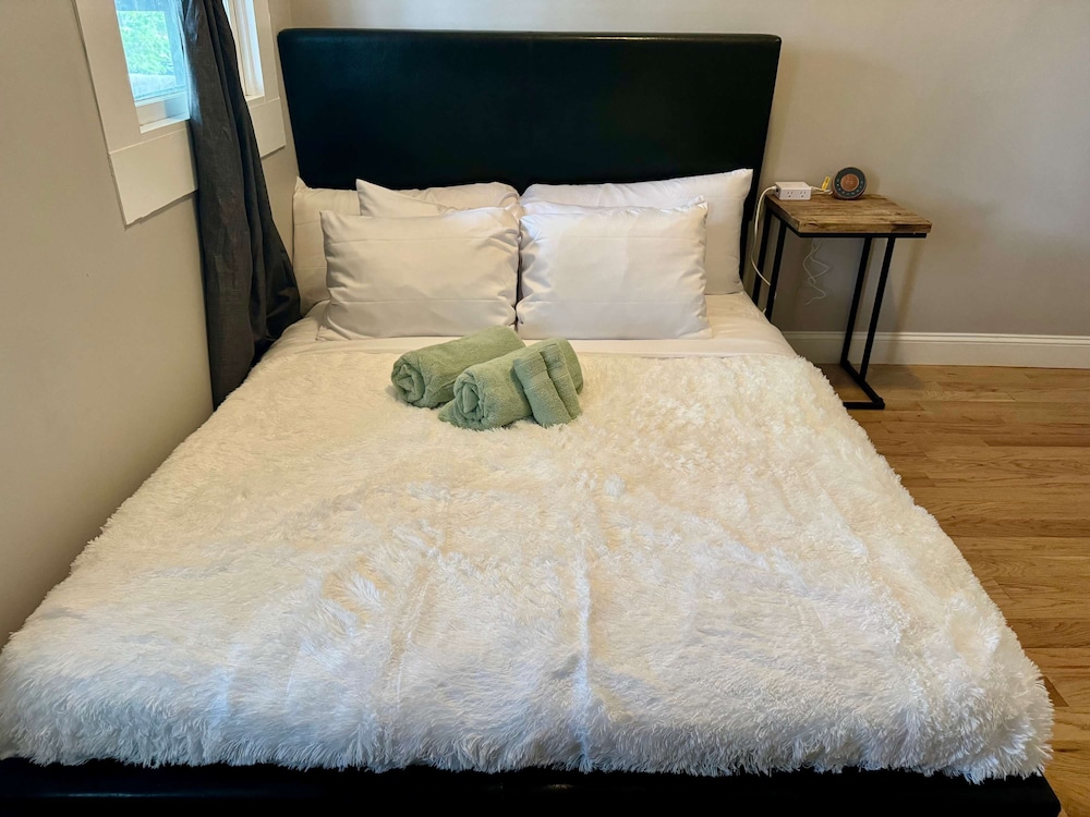 Prime Location - Top Rated - Clean - Parking Free