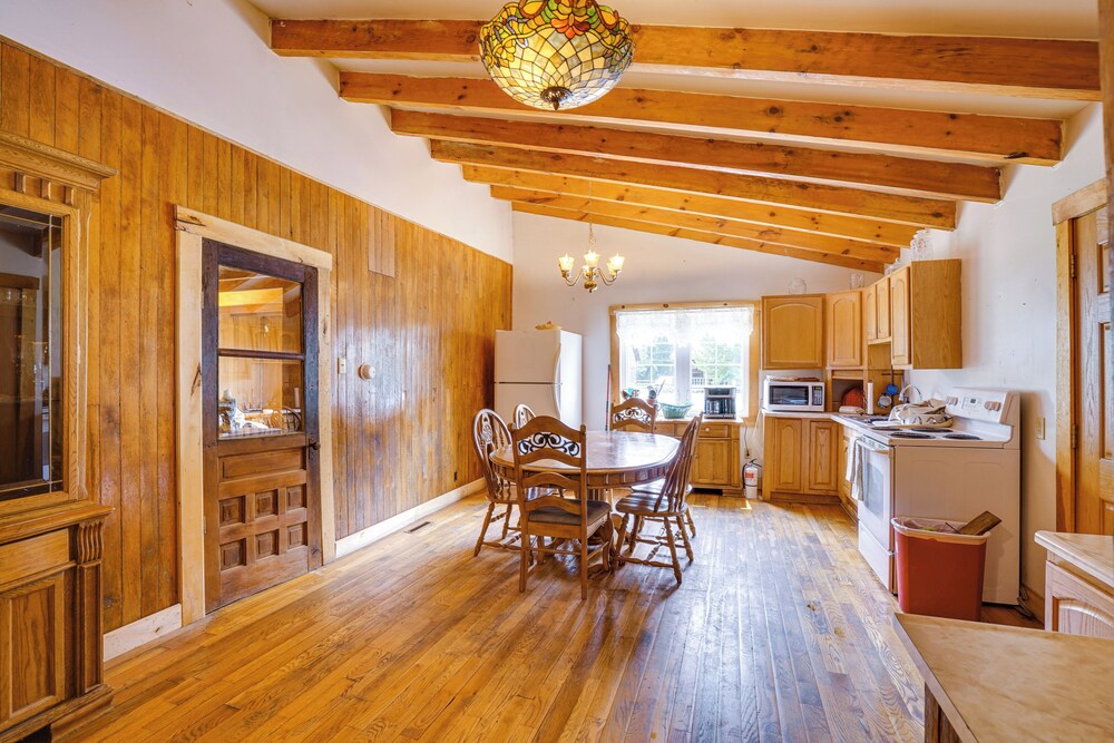 Historic Cabin Retreat ~ 2 Mi to Seneca Rocks! view 5