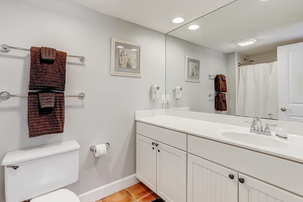 Omni Captains Court 1029 2 Bedroom Condo