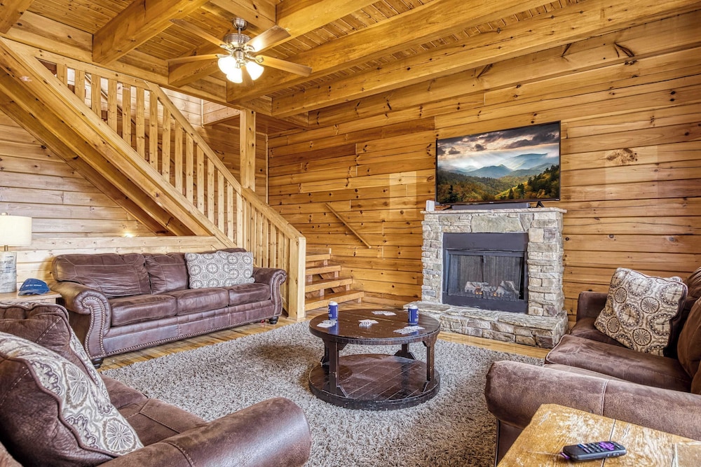 Hot Tub, Game Room, Movie Theater, View Sleeps 18 Lookout Lodge by Avantstay