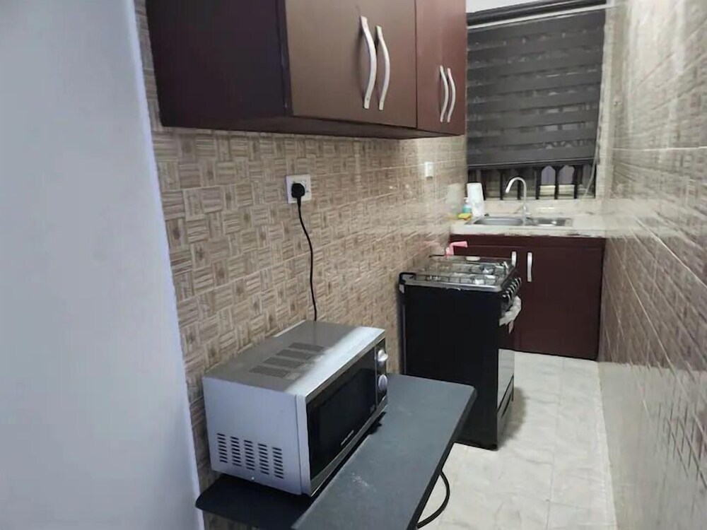 Beautiful Cozy 2 Bed Near Highway, photo 17