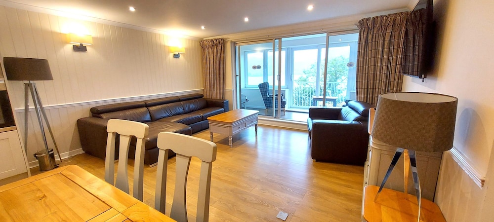 Loch Rannoch Highland Club Pine Marten Lodge 03