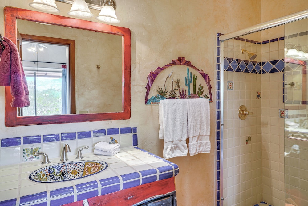 Chic Tucson Casita w/ Deck & Panoramic Views!
