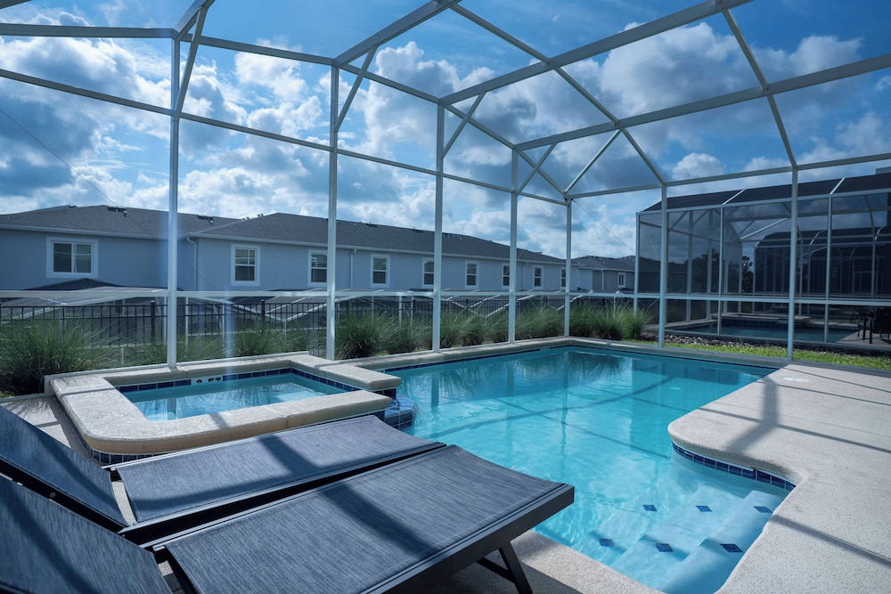 6BR Luxury Pool Home Near Disney Champions