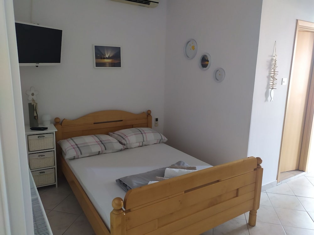 Apartment in Starigrad With Terrace view 5