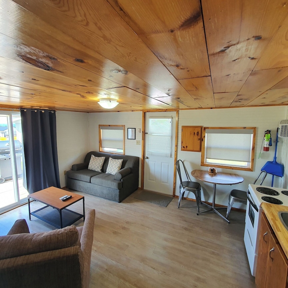 Cavendish Bosom Buddies Cottage Resort