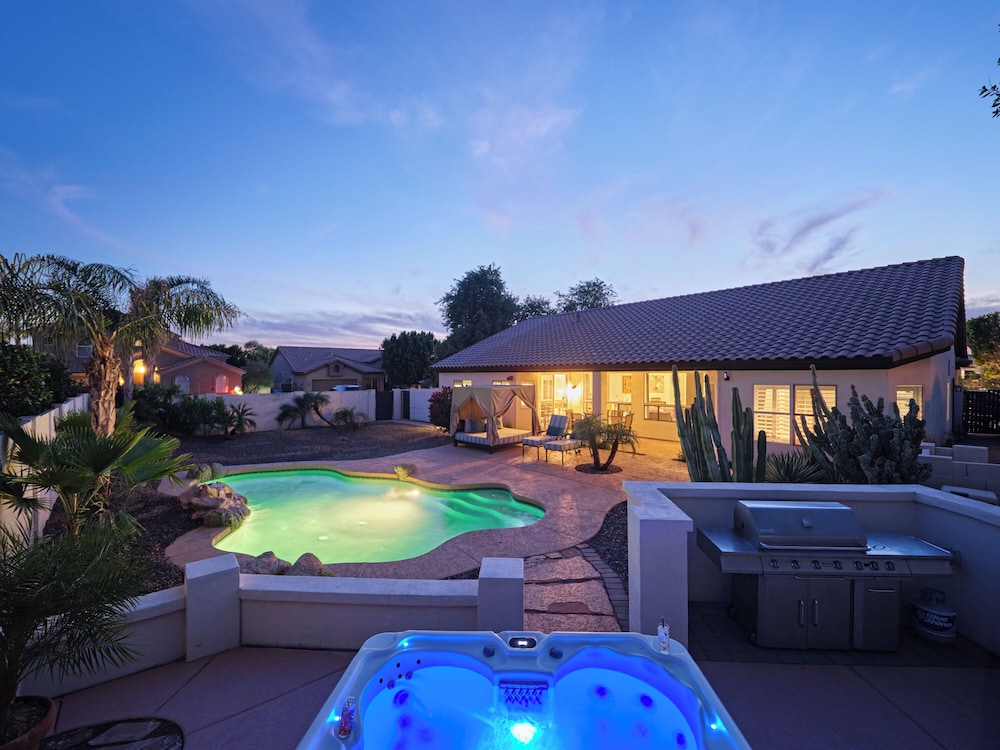 Arabian Nights - Private Pool - Hot Tub - Games!