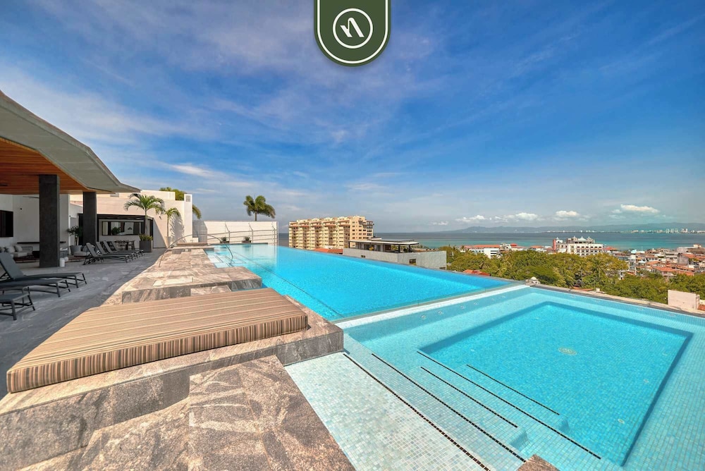 Amazing 1 BR Condo With Terrace - Rooftop Pool