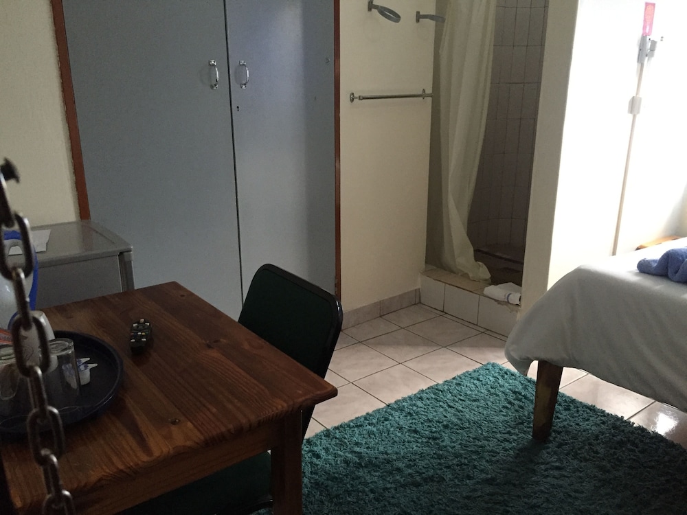 Liya Guest Lodge