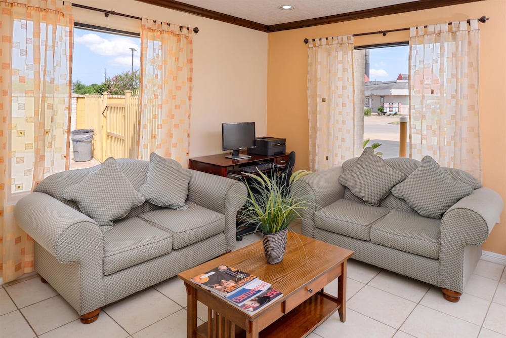 Americas Best Value Inn & Suites Waller Prairie View view 3