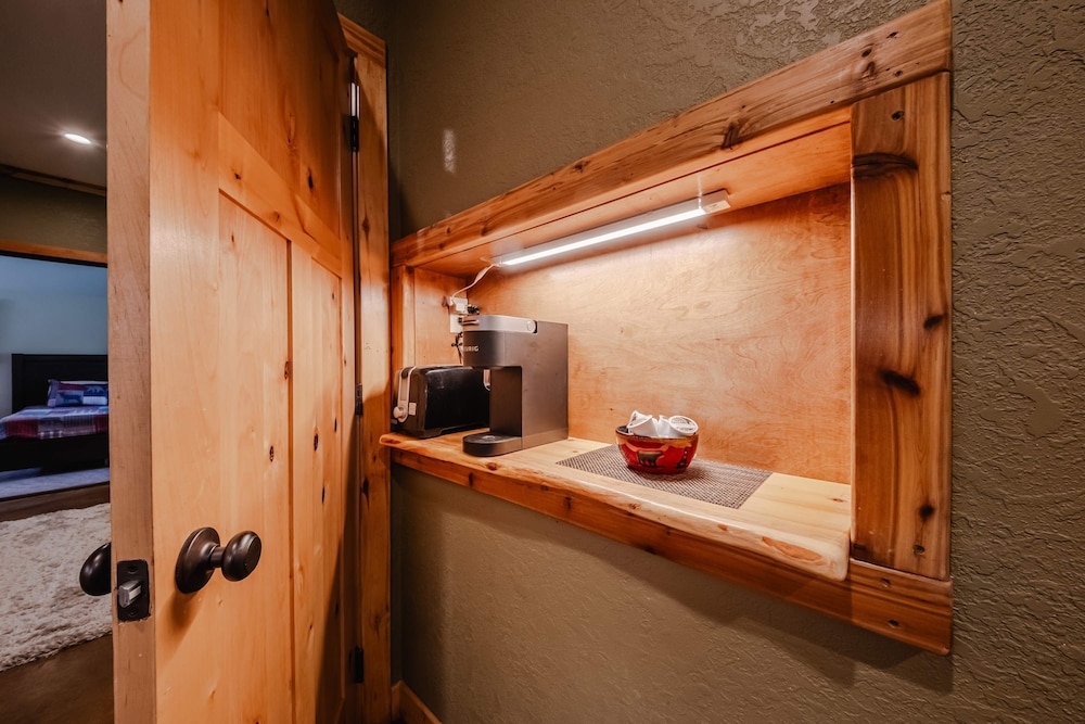 Flathead River Retreat For 15!