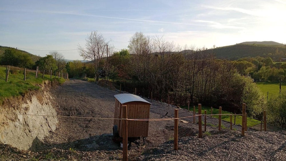Llandovery - Cabin - Sleeps 2 - Parking - Garden
