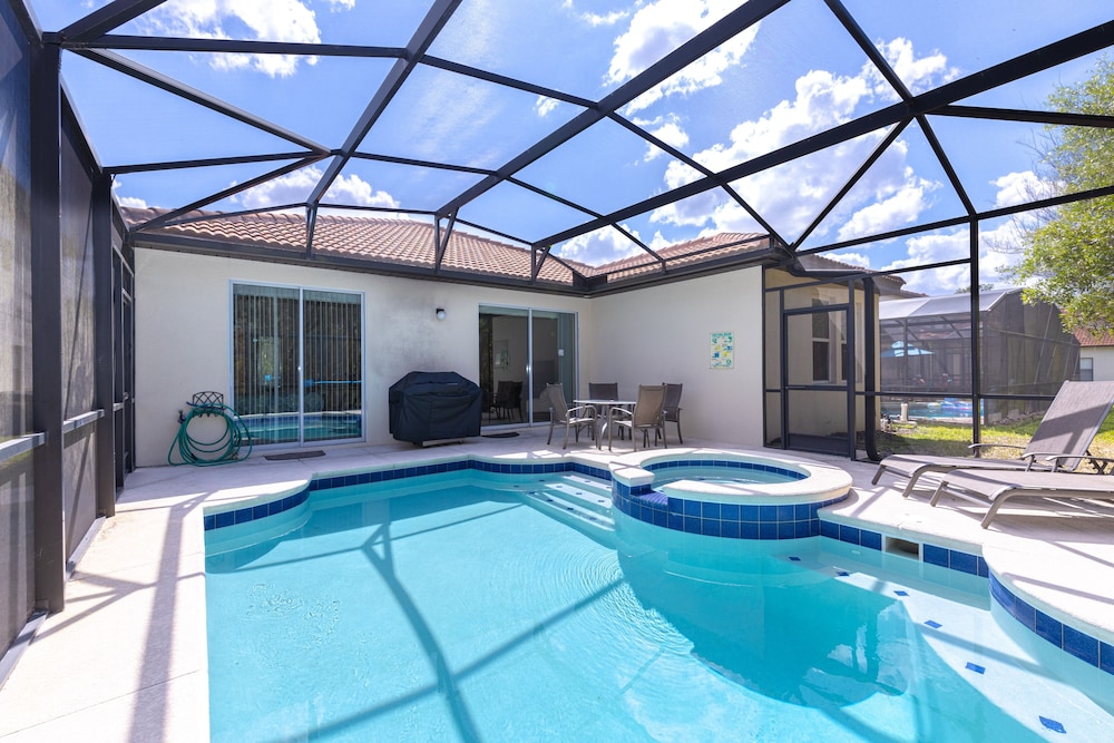 Newly Remodeled Villa with Pvt Pool, Spa Pool, And Game Room by RedAwning - Image 4