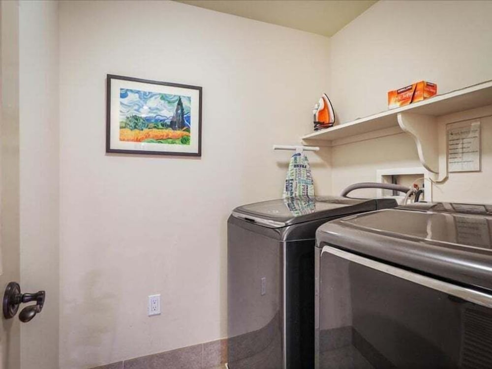 Peaceful Hawaiian Condo w Upscale Amenities - Near Dolphin Quest - Pool!- Vrkcv