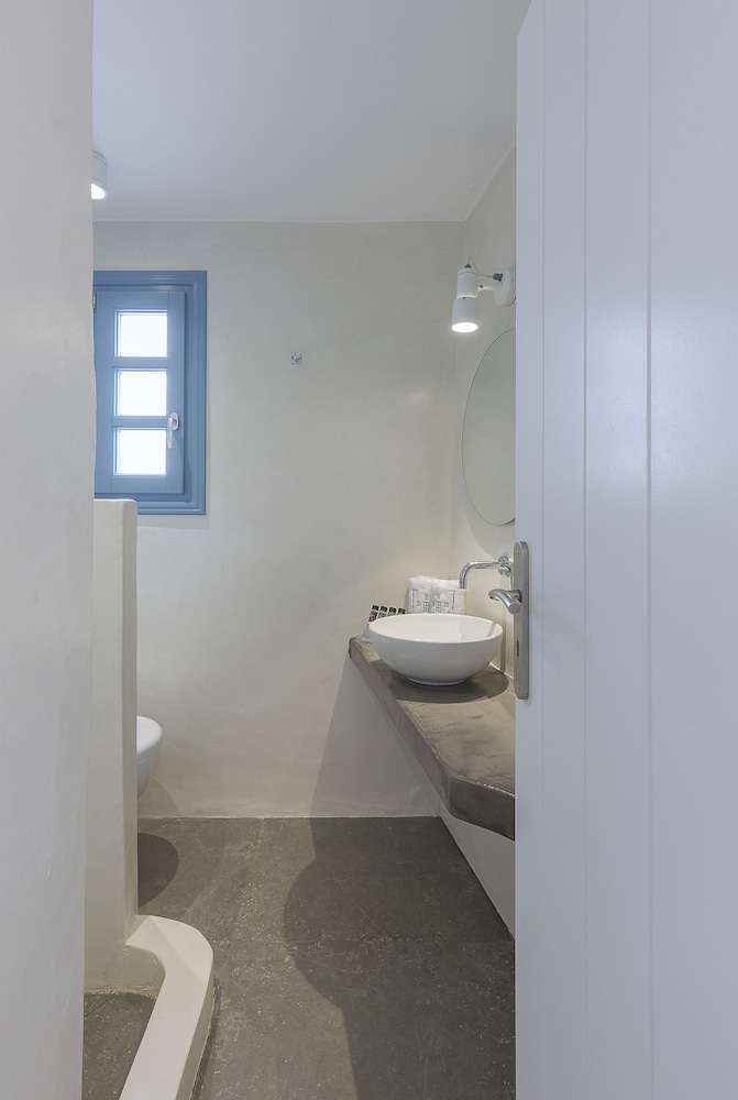 Alluvial Santorini Suites