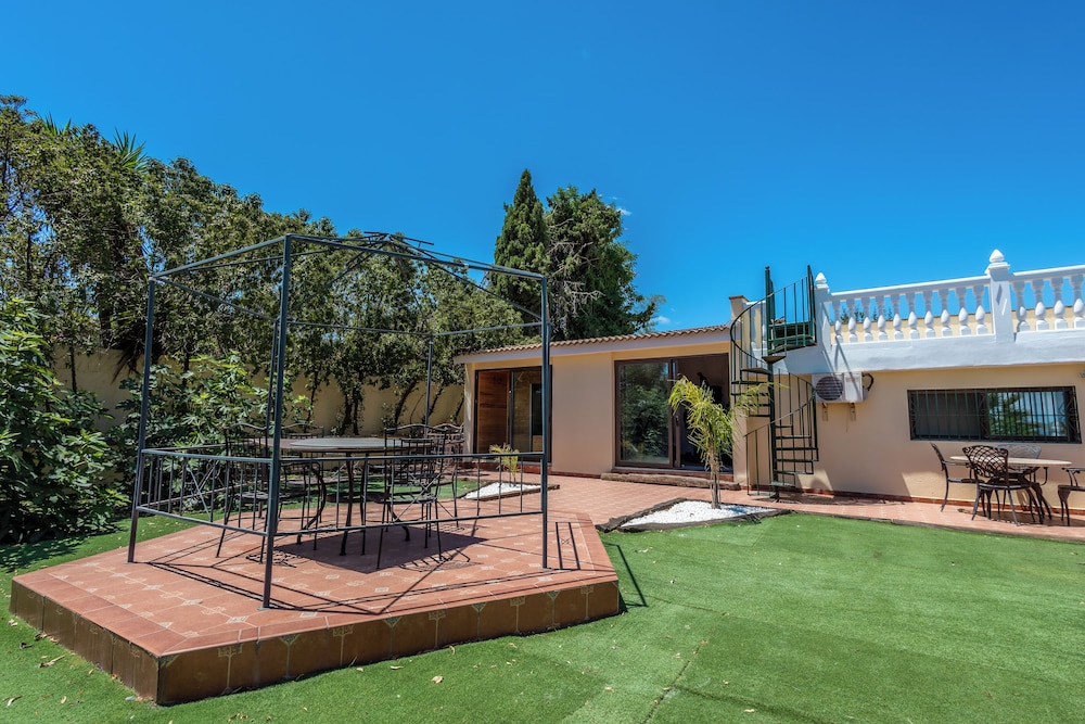 Fantastic 7-bed Villa in Alhaurin de la Torre view 2