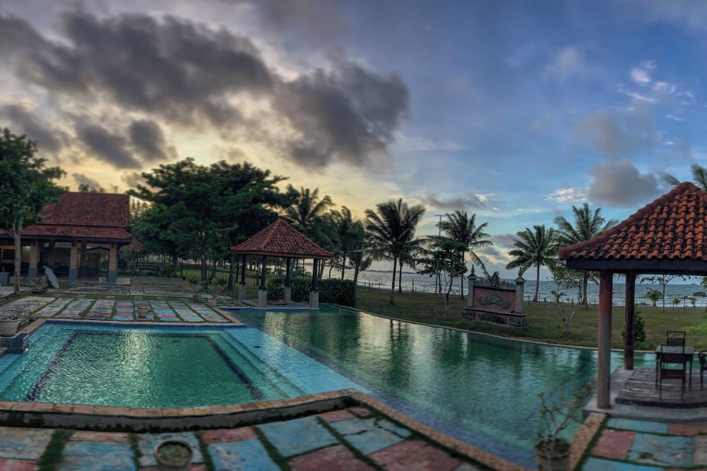 Beach Rock Resort Belitung