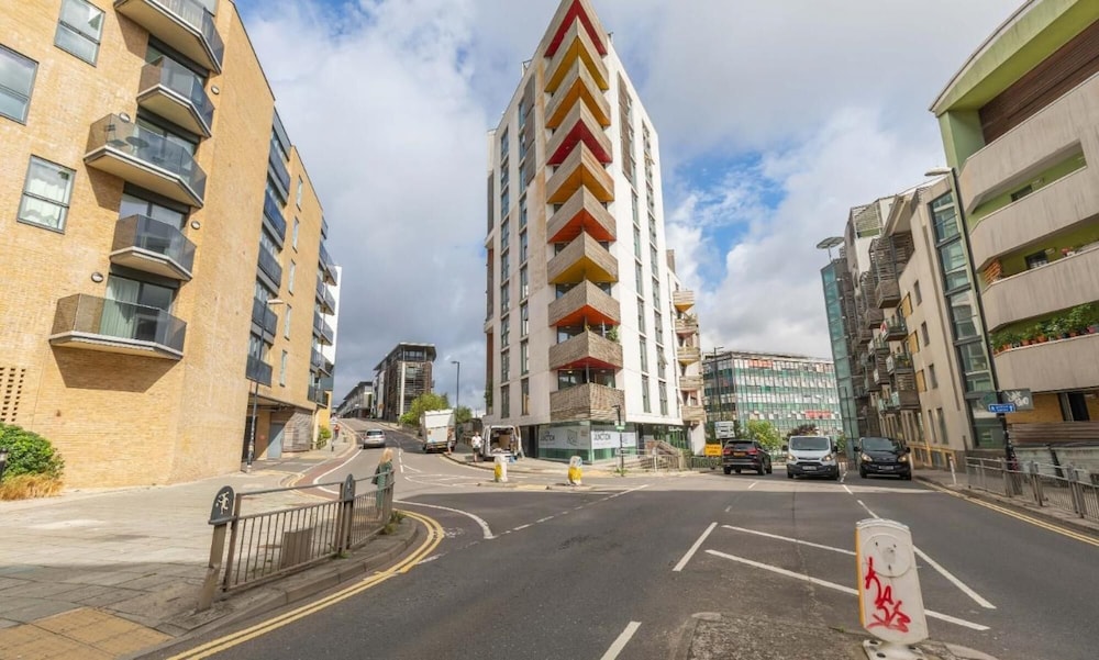 Panoramic Pad -amazing Apartment With WOW Factor Views Across the City to the sea view 2