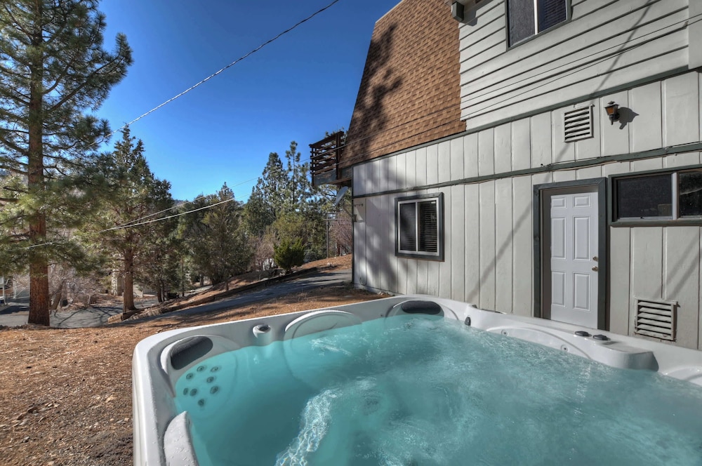Yosemite Pines Cabin - Sleeps 6