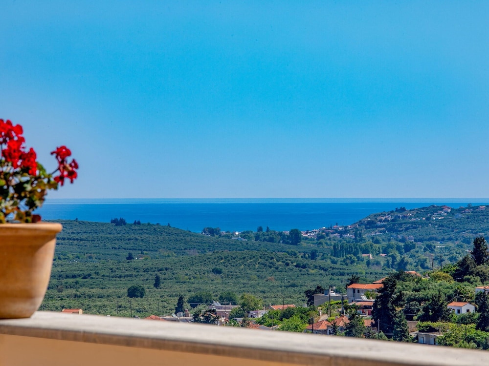 Charming Holiday Home in Maheri