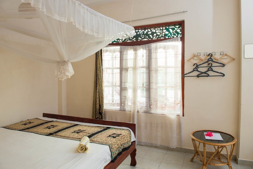 Jungleside House